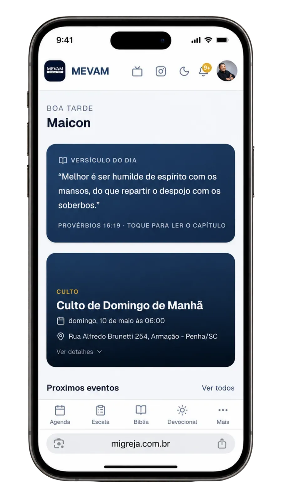 App MIgreja no celular mostrando dashboard com agenda, escala e avisos